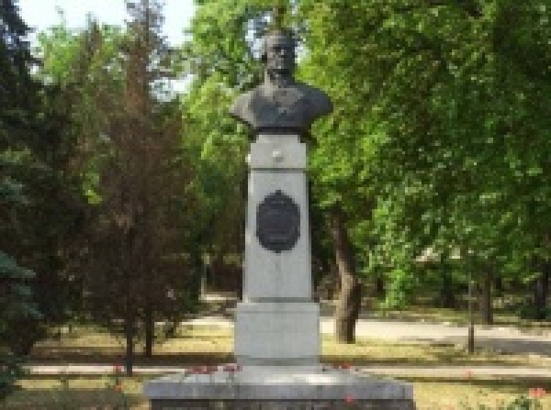 Памятник адмиралу Ушакову в Севастополе